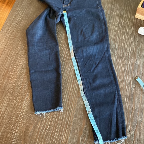 Hudson mid rise skinny ladies denim in size 25 with raw hem. - Picture 10 of 12